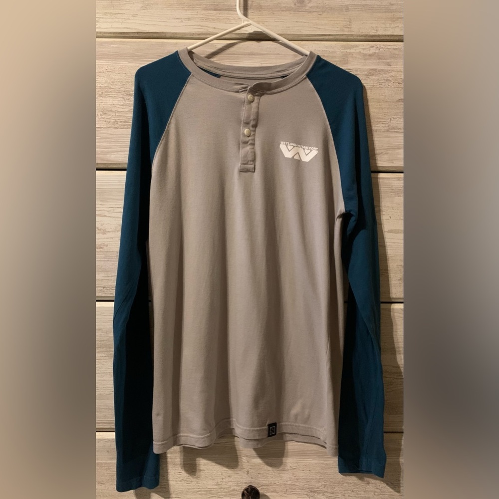 Loot Crate Exclusive NWOT Alien Long Sleeve Shirt